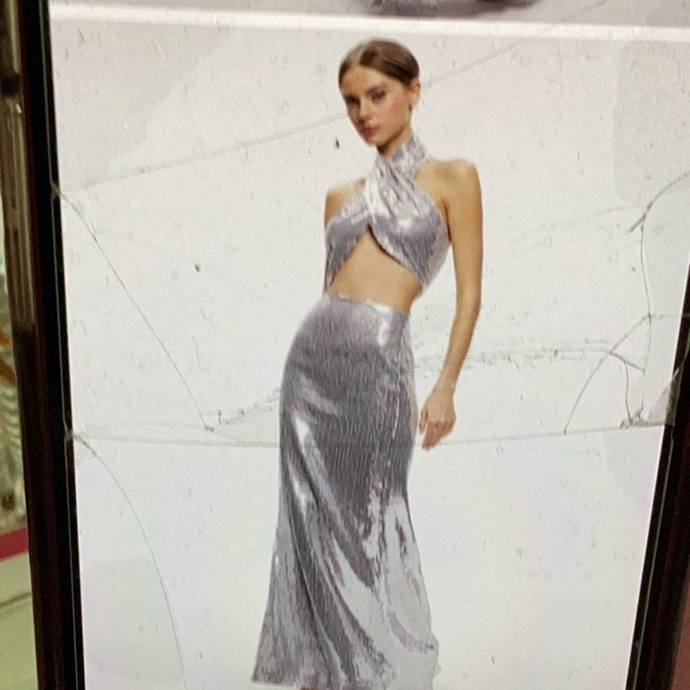 Silver Sequin Halter Gown with Open Back. Alice n Olivia nwt    Never worn